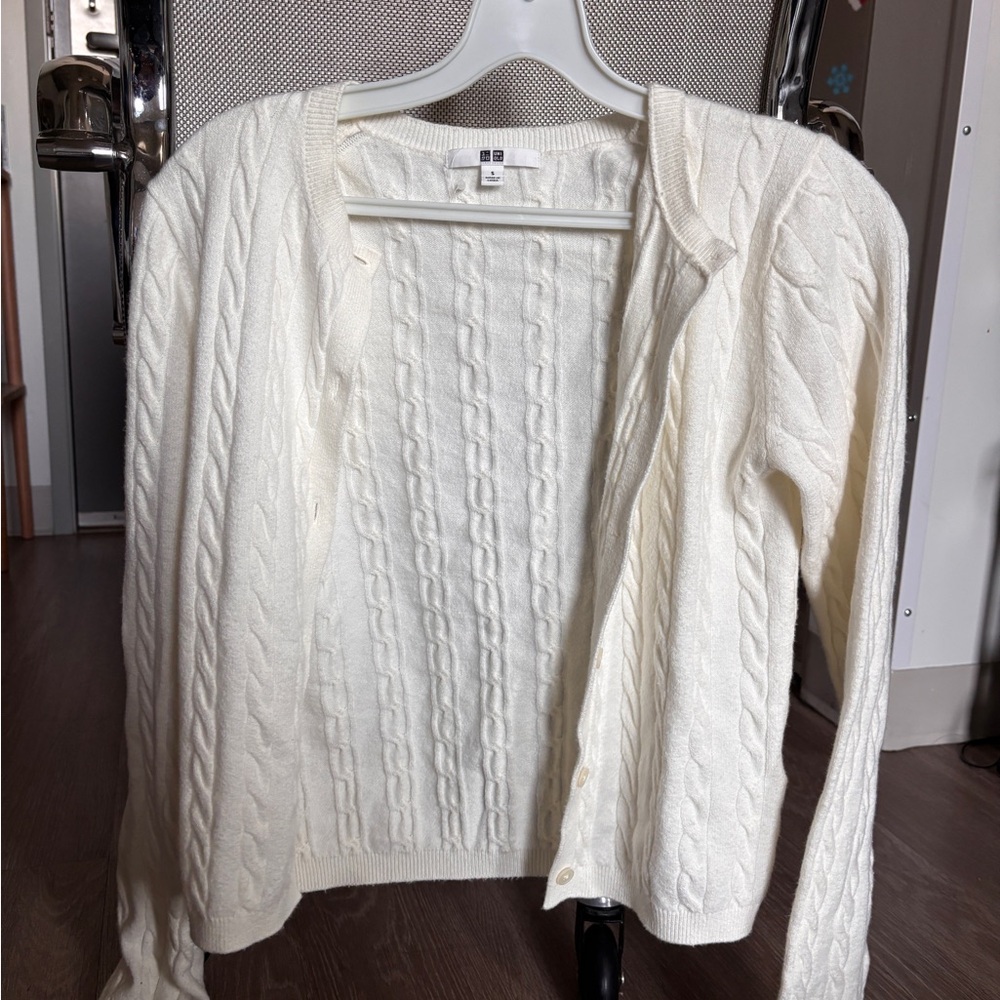 Uniqlo Women's Cream Cable Knit Sweater